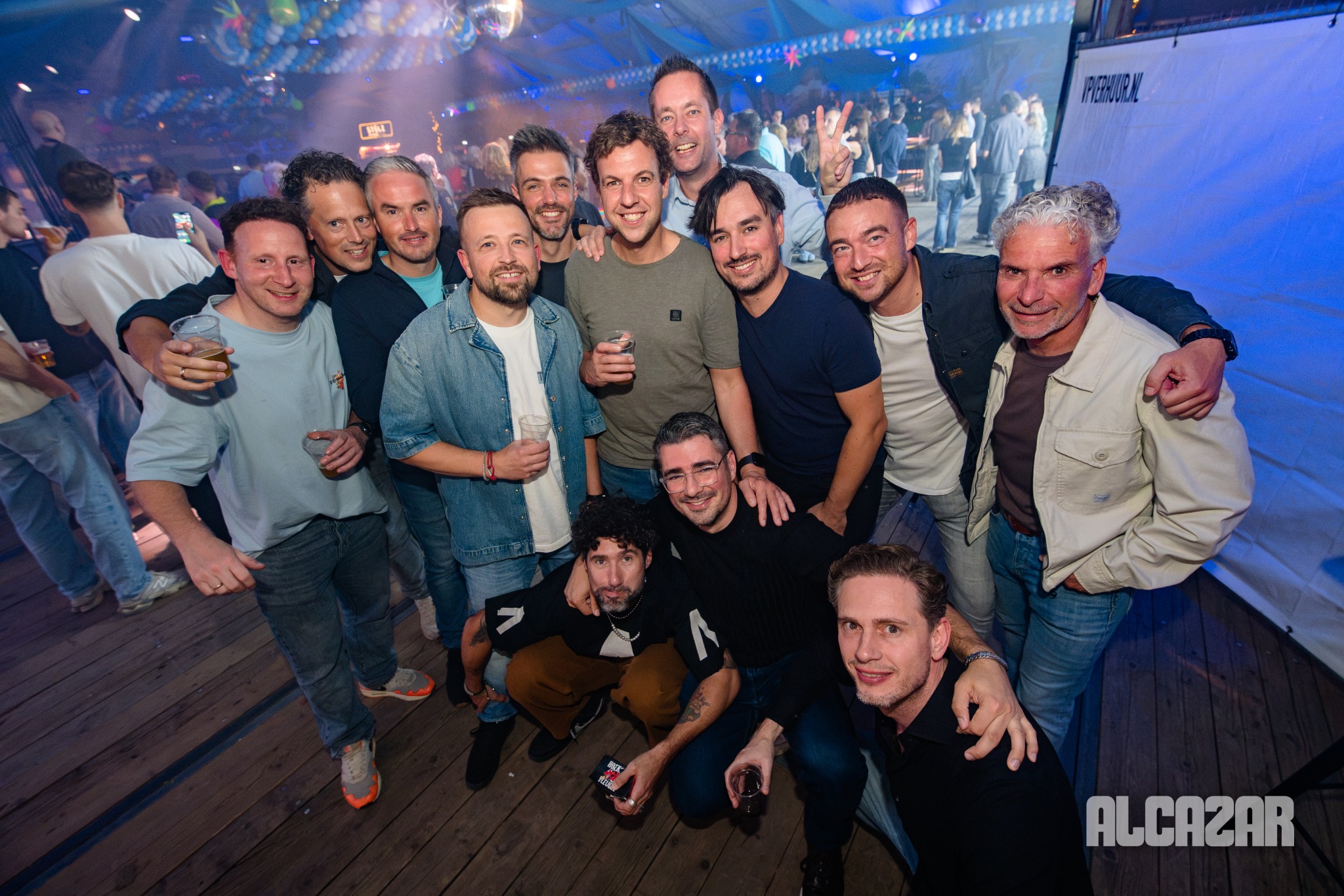 Een vriendengroep tijdens de reünie