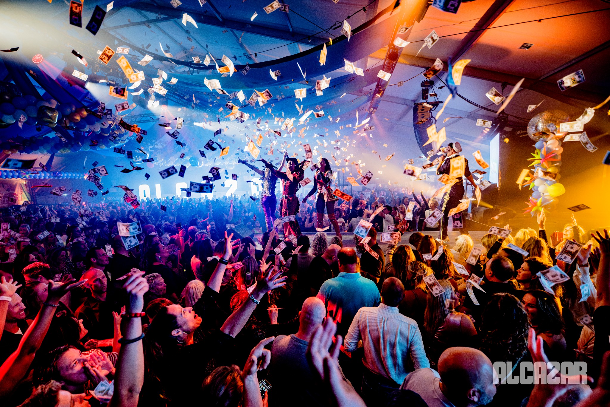 Vengaboys en feestende bezoekers